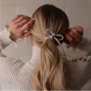 NWOT Rhinestone Bow Hair Clip
